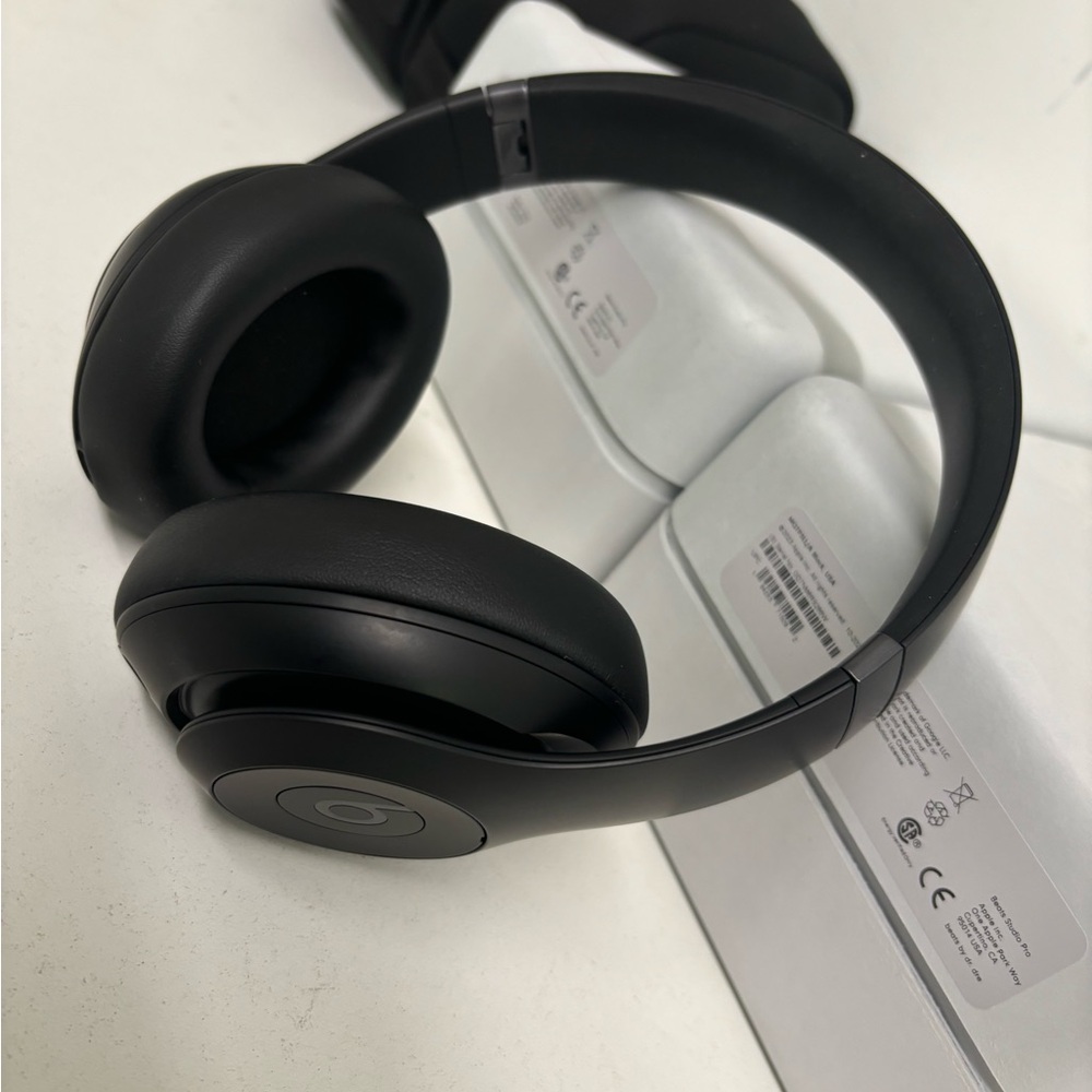 B studio pro  Black Wireless Headphones
